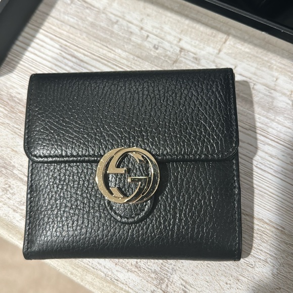 Gucci Interlocking G Wallet - Picture 1 of 8